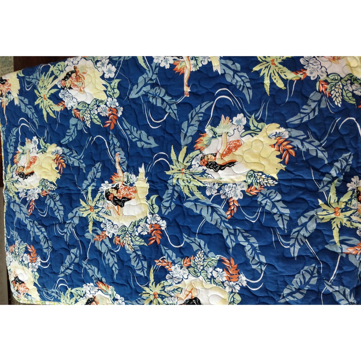 Machine quilted King Size Bed cover Aloha - The Teal Thread