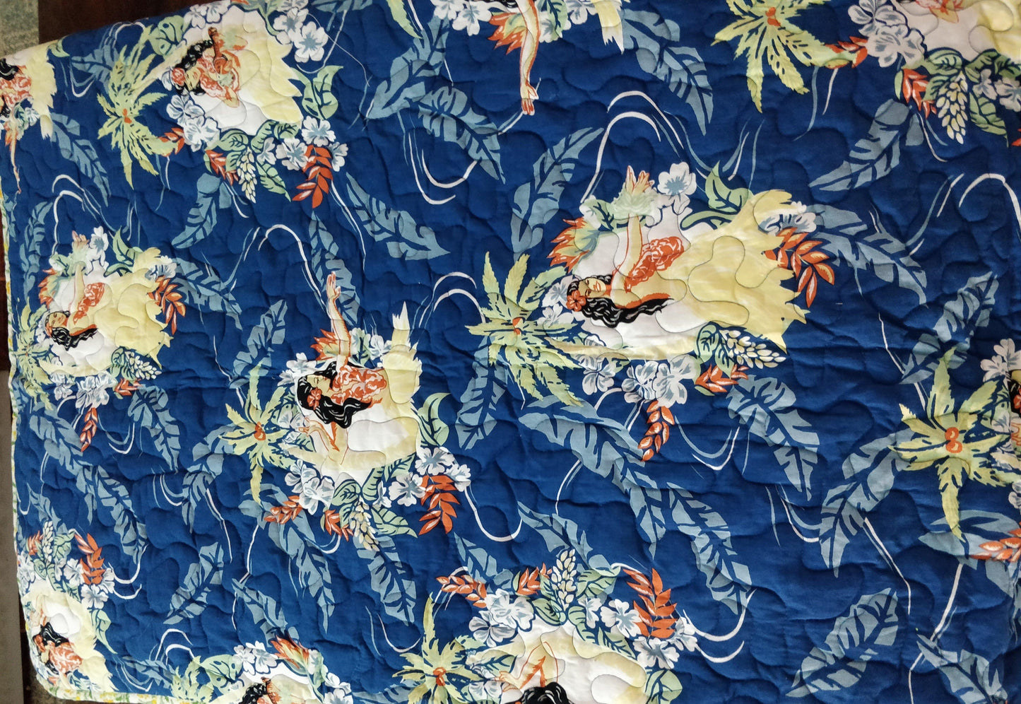 b1g1 Machine quilted Single Size Bed cover Aloha - The Teal Thread