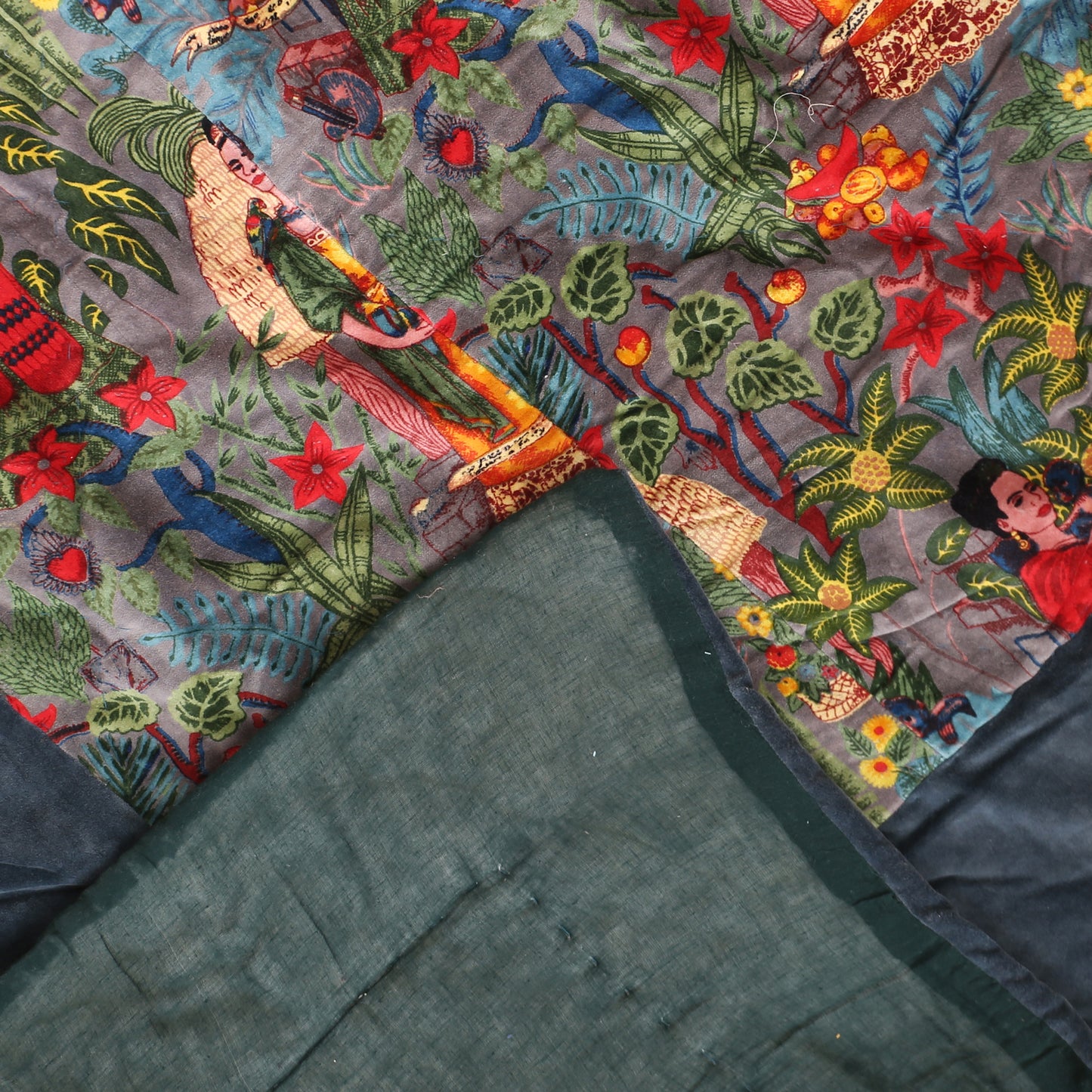 Frida Kahlo Cotton Velvet Quilt Grey-Border