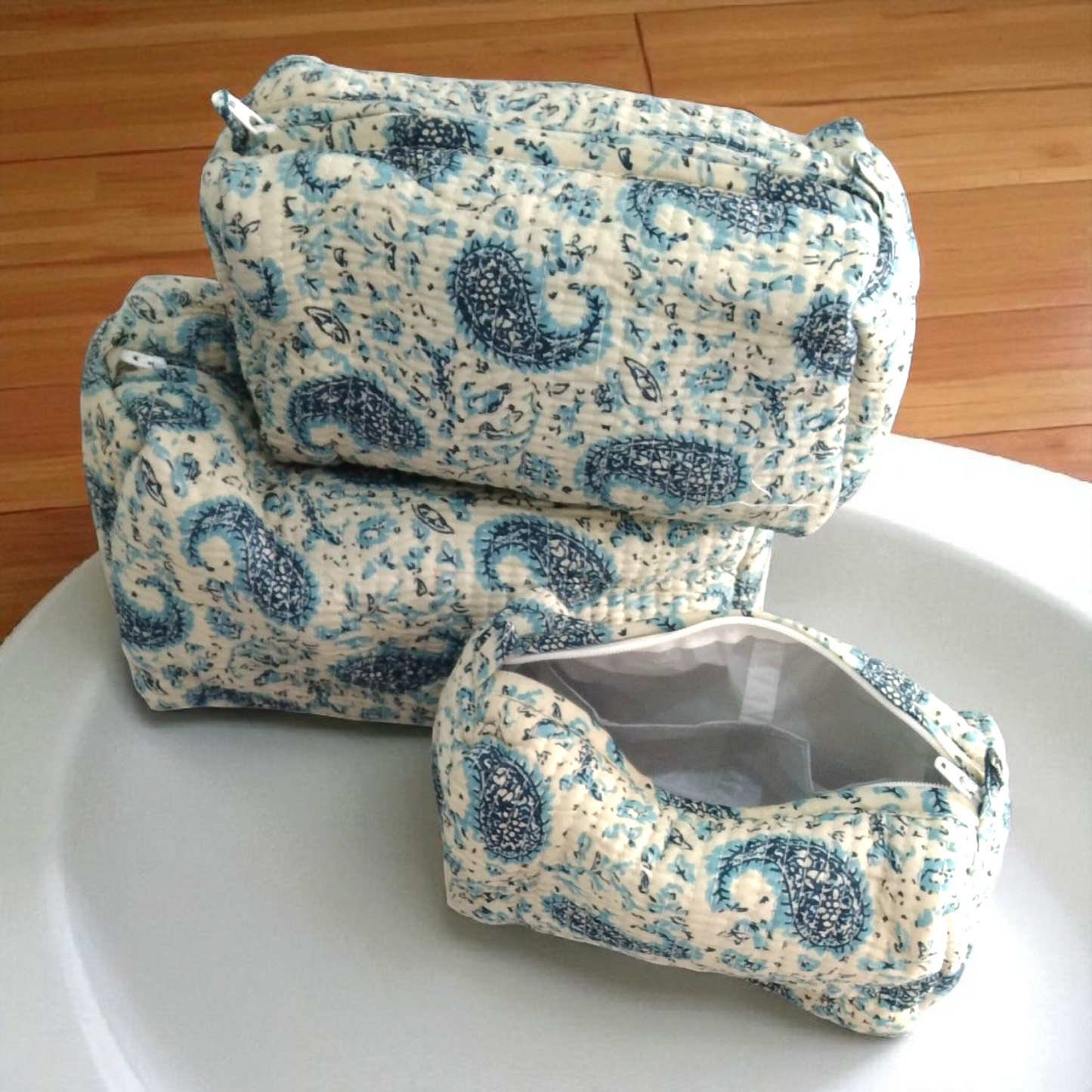 Vanity bag/ toiletry bag set of 3- Paisley