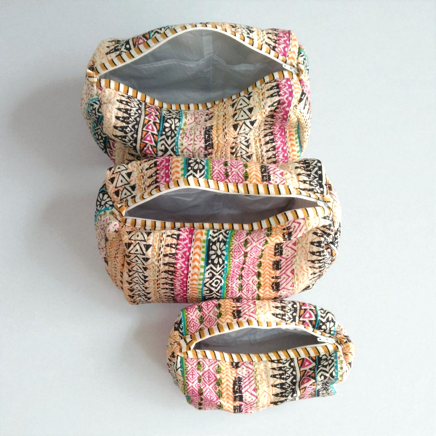 Vanity bag/ toiletry bag set of 3- multicolor