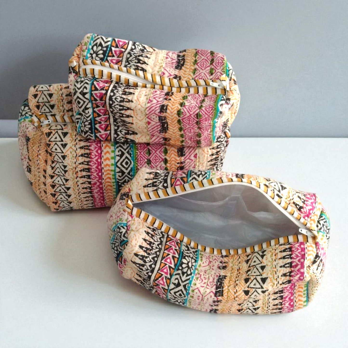 Vanity bag/ toiletry bag set of 3- multicolor