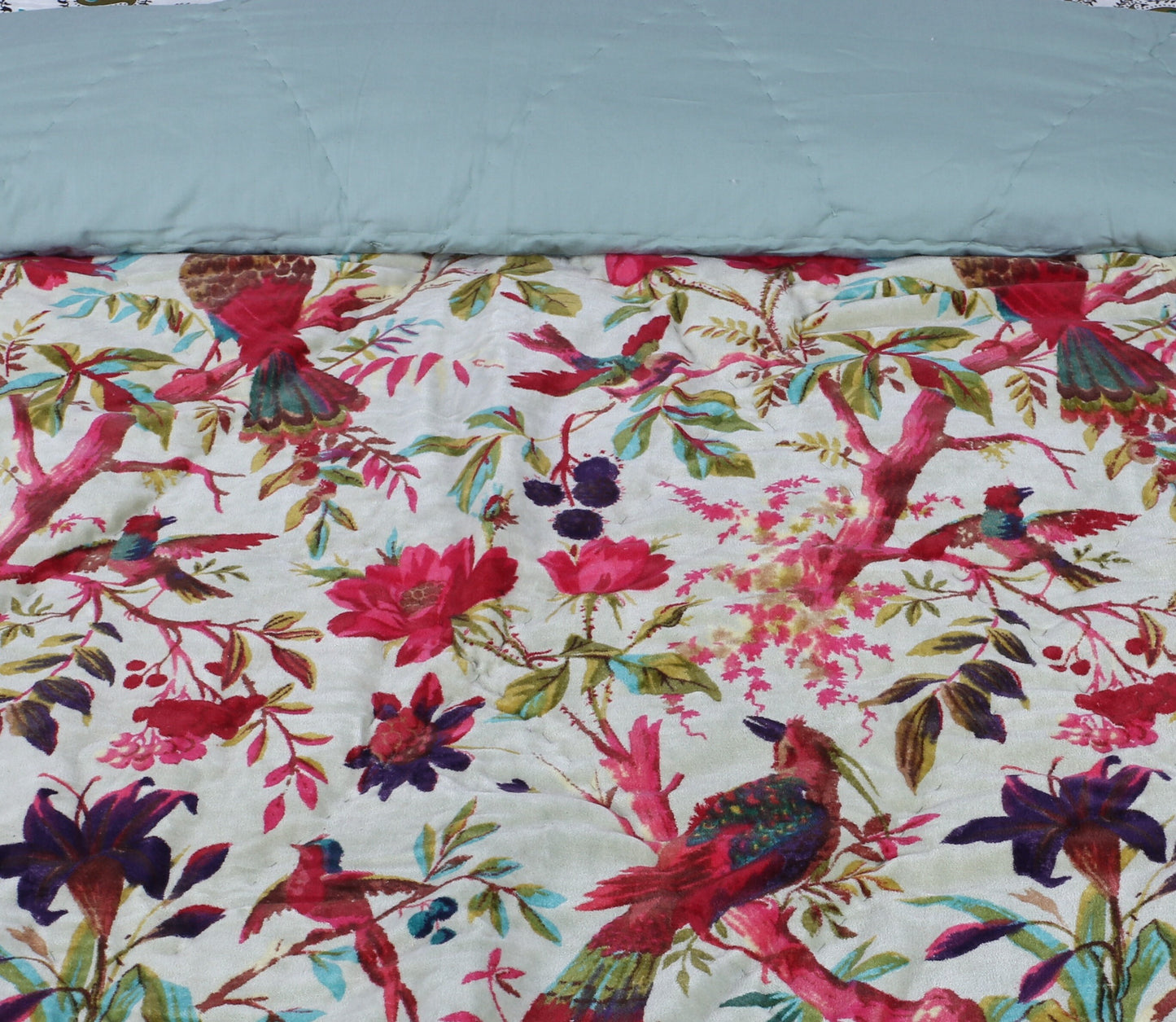Birds of paradise White 250 GSM Velvet Quilt