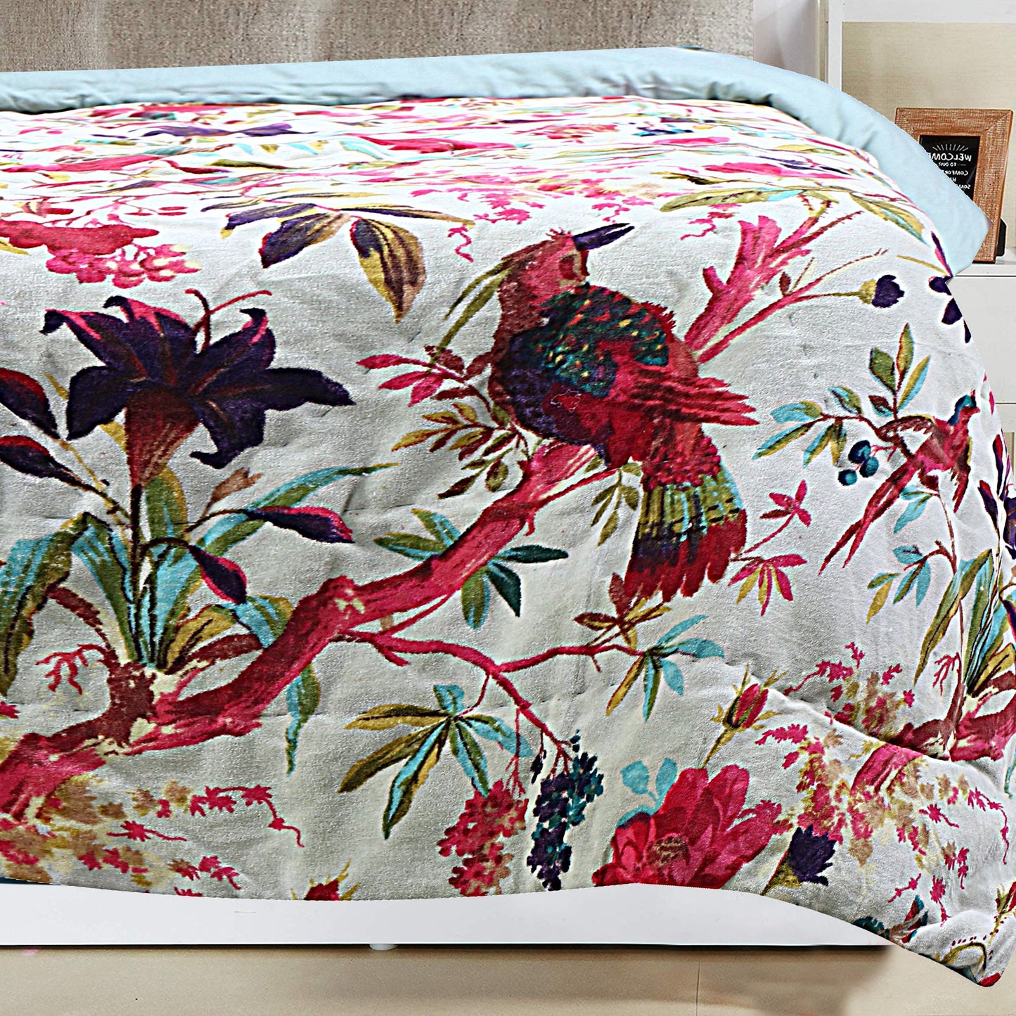 Birds of paradise White 250 GSM Velvet Quilt