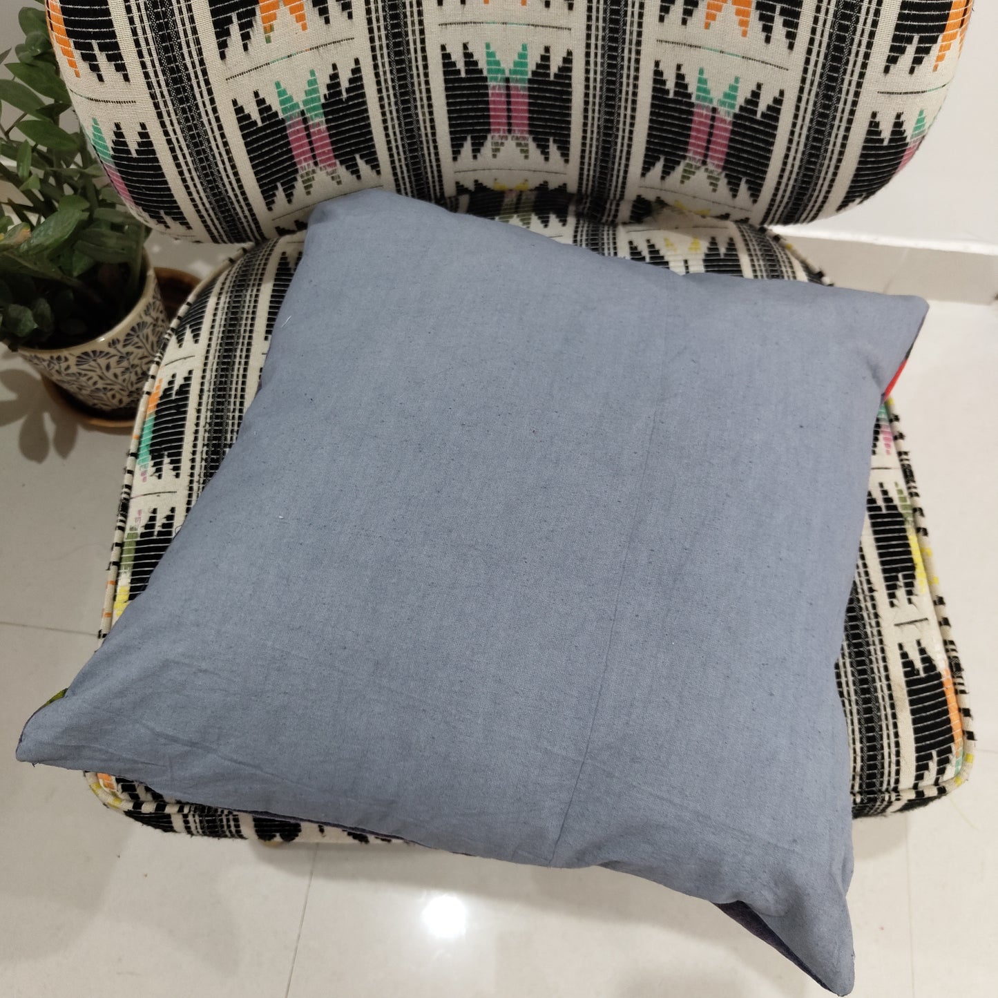18" Solo Bird velvet cushion cover- Grey